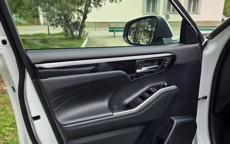 Toyota Highlander, 2025 год, 4 800 000 рублей, 16 фотография