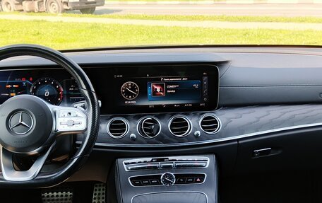 Mercedes-Benz E-Класс, 2020 год, 3 300 000 рублей, 8 фотография