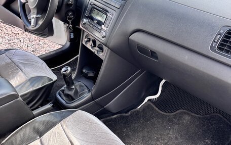 Volkswagen Polo VI (EU Market), 2011 год, 800 000 рублей, 15 фотография
