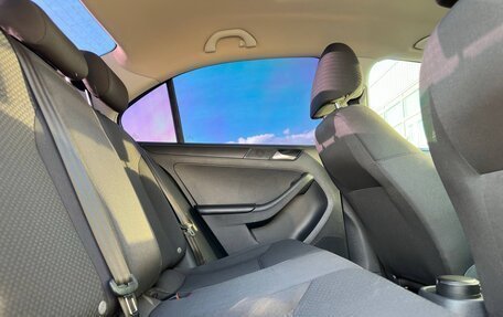 Volkswagen Jetta VI, 2013 год, 1 085 000 рублей, 4 фотография