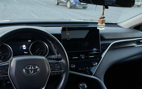 Toyota Camry, 2022 год, 3 100 000 рублей, 5 фотография