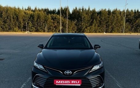 Toyota Camry, 2022 год, 3 100 000 рублей, 2 фотография
