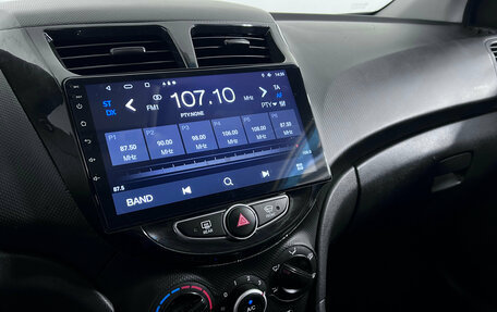 Hyundai Solaris II рестайлинг, 2011 год, 897 000 рублей, 13 фотография