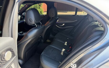 Mercedes-Benz E-Класс, 2018 год, 2 850 000 рублей, 33 фотография