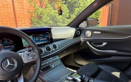 Mercedes-Benz E-Класс, 2018 год, 2 850 000 рублей, 25 фотография