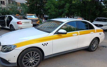 Mercedes-Benz E-Класс, 2018 год, 1 650 000 рублей, 5 фотография