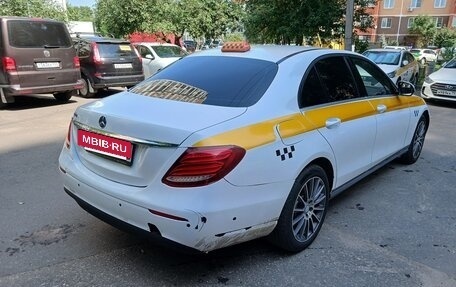 Mercedes-Benz E-Класс, 2018 год, 1 650 000 рублей, 3 фотография