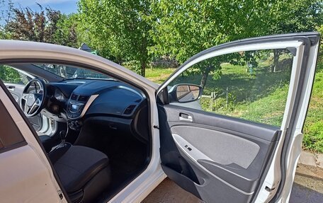 Hyundai Solaris II рестайлинг, 2012 год, 850 000 рублей, 5 фотография