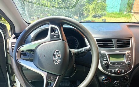 Hyundai Solaris II рестайлинг, 2012 год, 850 000 рублей, 13 фотография
