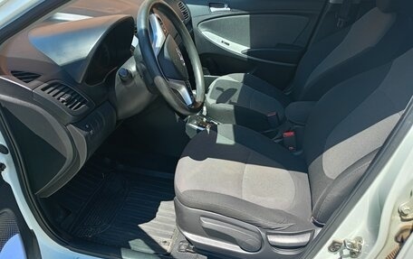 Hyundai Solaris II рестайлинг, 2012 год, 850 000 рублей, 9 фотография