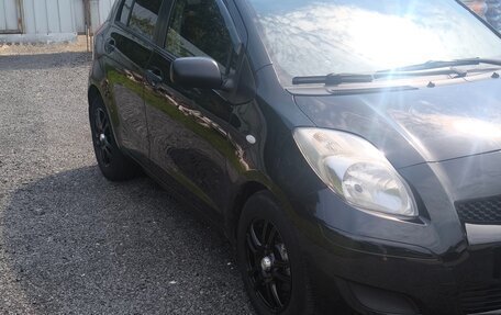 Toyota Yaris III рестайлинг, 2009 год, 600 000 рублей, 2 фотография
