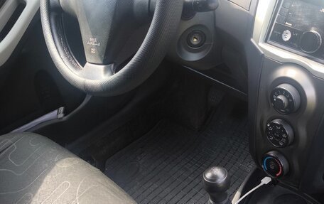 Toyota Yaris III рестайлинг, 2009 год, 600 000 рублей, 8 фотография