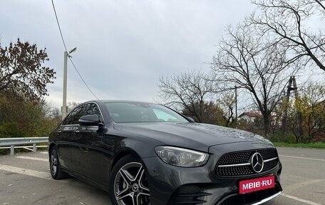 Mercedes-Benz E-Класс, 2022 год, 5 900 000 рублей, 1 фотография