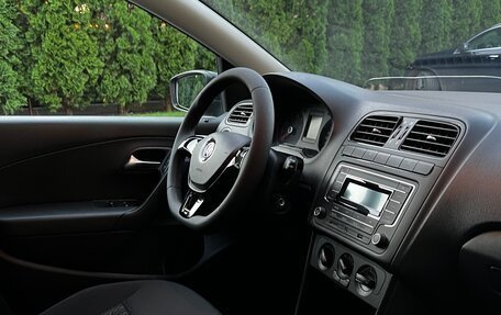 Volkswagen Polo VI (EU Market), 2018 год, 1 375 000 рублей, 24 фотография