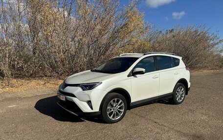 Toyota RAV4, 2017 год, 2 450 000 рублей, 8 фотография