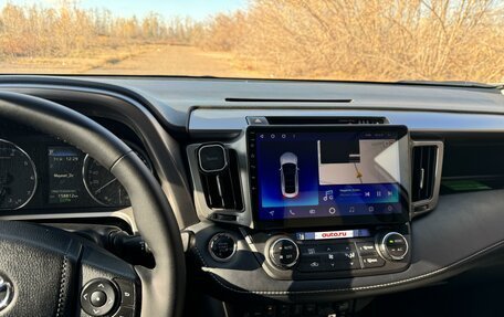 Toyota RAV4, 2017 год, 2 450 000 рублей, 4 фотография