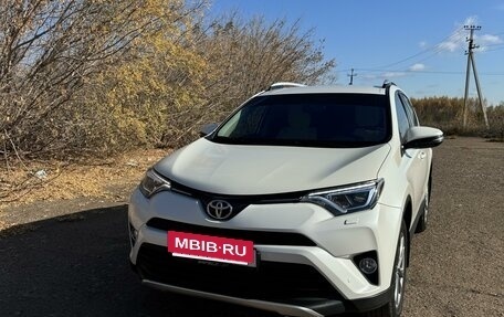 Toyota RAV4, 2017 год, 2 450 000 рублей, 11 фотография