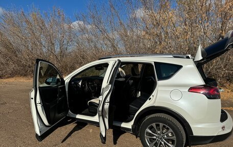Toyota RAV4, 2017 год, 2 450 000 рублей, 15 фотография