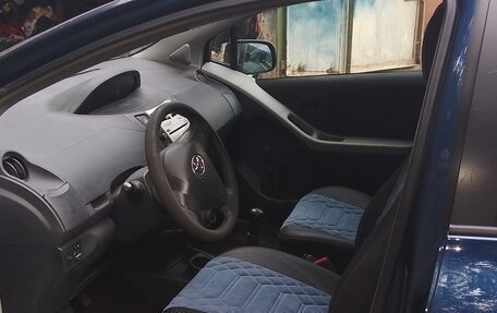 Toyota Yaris III рестайлинг, 2008 год, 450 000 рублей, 2 фотография