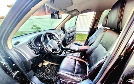 Mitsubishi Outlander III рестайлинг 3, 2012 год, 1 200 000 рублей, 12 фотография