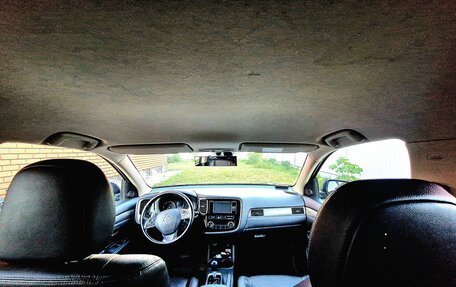 Mitsubishi Outlander III рестайлинг 3, 2012 год, 1 200 000 рублей, 13 фотография