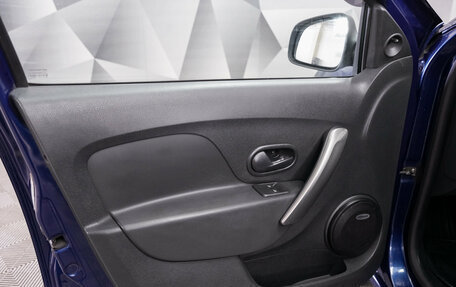 Renault Logan II, 2015 год, 882 000 рублей, 10 фотография