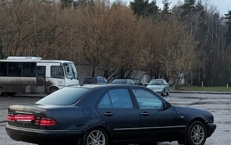 Mercedes-Benz E-Класс, 1998 год, 420 000 рублей, 4 фотография
