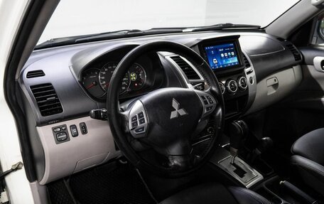 Mitsubishi Pajero Sport II рестайлинг, 2012 год, 1 290 000 рублей, 10 фотография