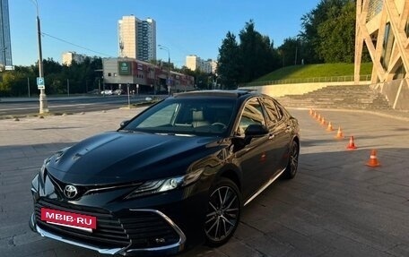 Toyota Camry, 2023 год, 2 950 000 рублей, 3 фотография
