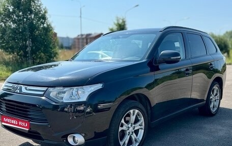 Mitsubishi Outlander III рестайлинг 3, 2012 год, 1 299 000 рублей, 1 фотография