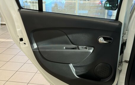Renault Logan II, 2019 год, 899 000 рублей, 15 фотография