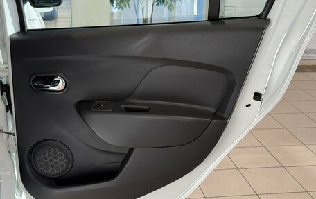 Renault Logan II, 2019 год, 899 000 рублей, 17 фотография