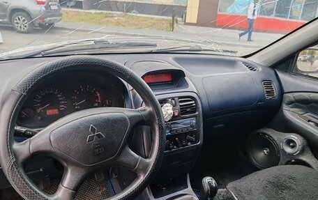Mitsubishi Carisma I, 2001 год, 250 000 рублей, 12 фотография