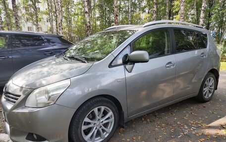 Toyota Verso I, 2012 год, 1 060 000 рублей, 2 фотография