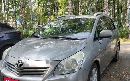 Toyota Verso I, 2012 год, 1 060 000 рублей, 3 фотография