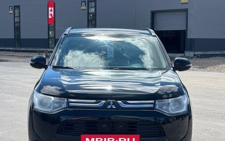 Mitsubishi Outlander III рестайлинг 3, 2013 год, 1 185 000 рублей, 2 фотография