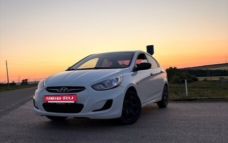 Hyundai Solaris II рестайлинг, 2013 год, 605 000 рублей, 2 фотография