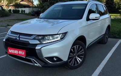 Mitsubishi Outlander III рестайлинг 3, 2018 год, 1 650 000 рублей, 1 фотография