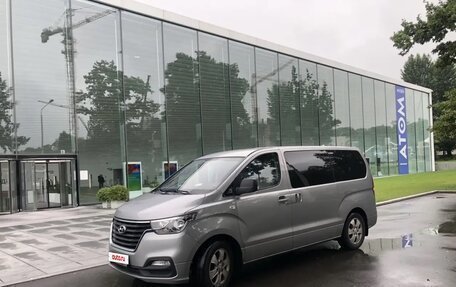Hyundai Grand Starex Grand Starex I рестайлинг 2, 2018 год, 3 300 000 рублей, 3 фотография