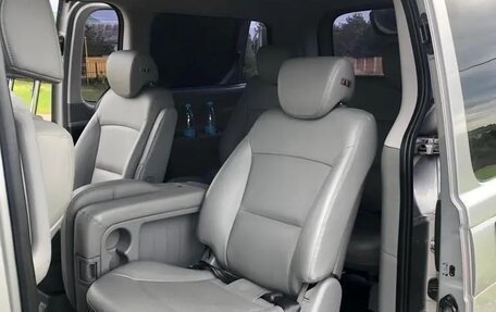 Hyundai Grand Starex Grand Starex I рестайлинг 2, 2018 год, 3 300 000 рублей, 6 фотография