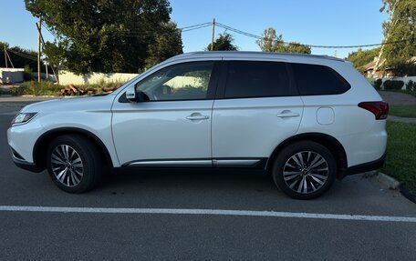 Mitsubishi Outlander III рестайлинг 3, 2018 год, 1 650 000 рублей, 3 фотография