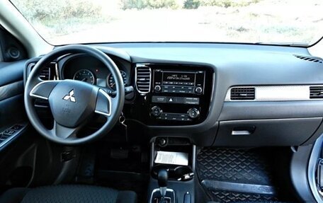 Mitsubishi Outlander III рестайлинг 3, 2012 год, 1 299 000 рублей, 6 фотография