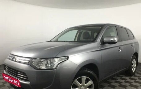 Mitsubishi Outlander III рестайлинг 3, 2012 год, 1 299 000 рублей, 10 фотография