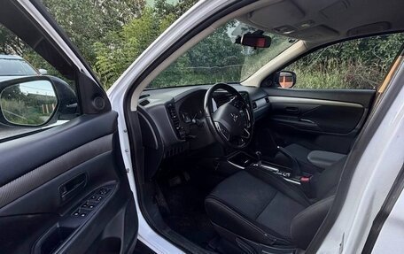 Mitsubishi Outlander III рестайлинг 3, 2018 год, 1 720 000 рублей, 4 фотография