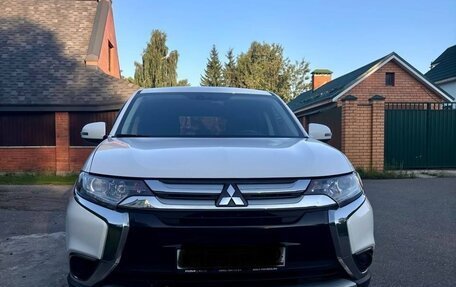 Mitsubishi Outlander III рестайлинг 3, 2018 год, 1 720 000 рублей, 5 фотография