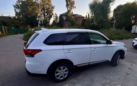 Mitsubishi Outlander III рестайлинг 3, 2018 год, 1 720 000 рублей, 2 фотография