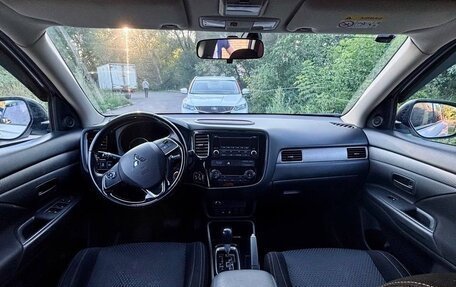Mitsubishi Outlander III рестайлинг 3, 2018 год, 1 720 000 рублей, 7 фотография