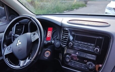 Mitsubishi Outlander III рестайлинг 3, 2018 год, 1 720 000 рублей, 8 фотография