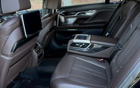 BMW 7 серия, 2017 год, 2 695 000 рублей, 15 фотография