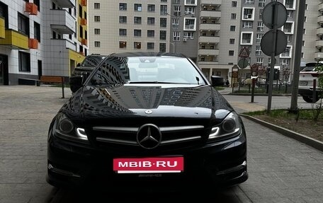 Mercedes-Benz C-Класс, 2011 год, 1 275 000 рублей, 2 фотография